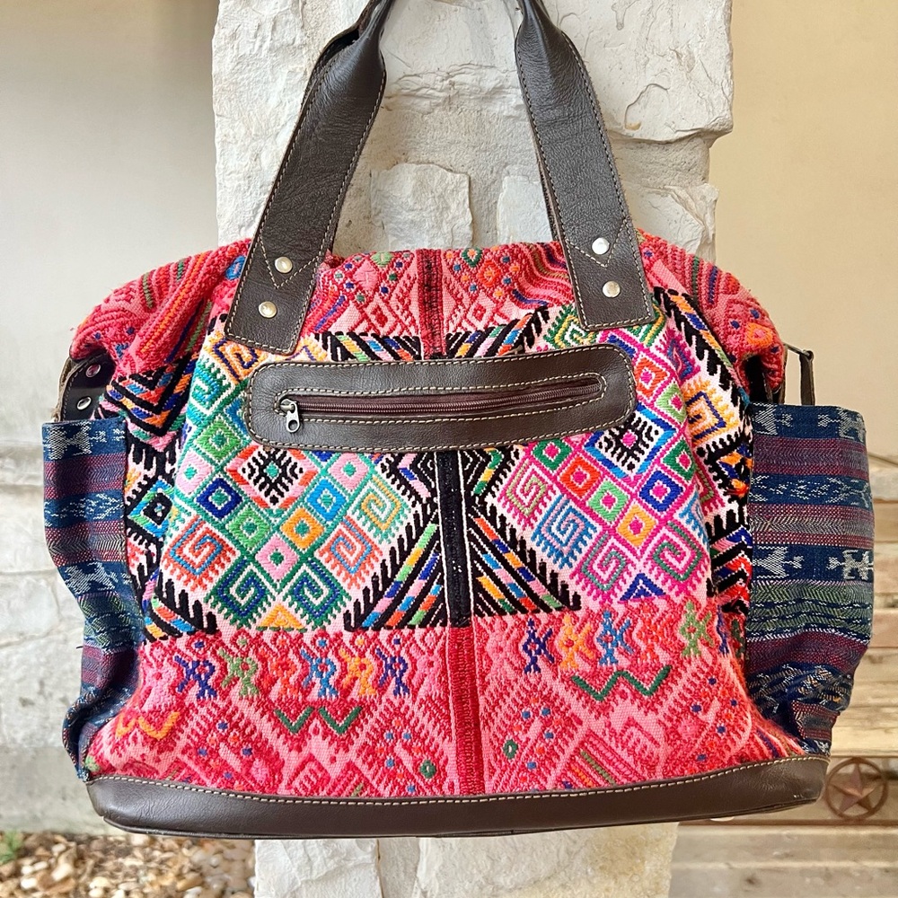 Gorgeous Nena & Co Colorfully Embroidered and Leather Purse/Bag. - Picture 2 of 11